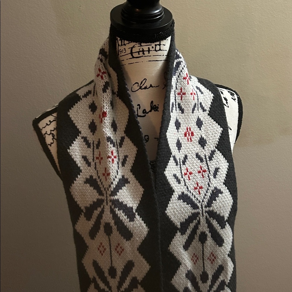 Old navy knitted scarf